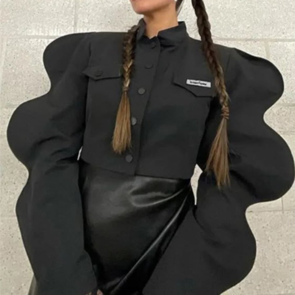 Stylish Preterit Black Wave Cropped Jacket with Mandarin Collar - Size Medium